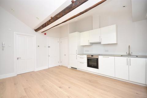 Studio to rent, Ganton Street, Soho, W1F
