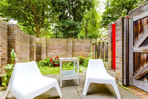 undefined, Cloysters Green, St Katharine Docks, London