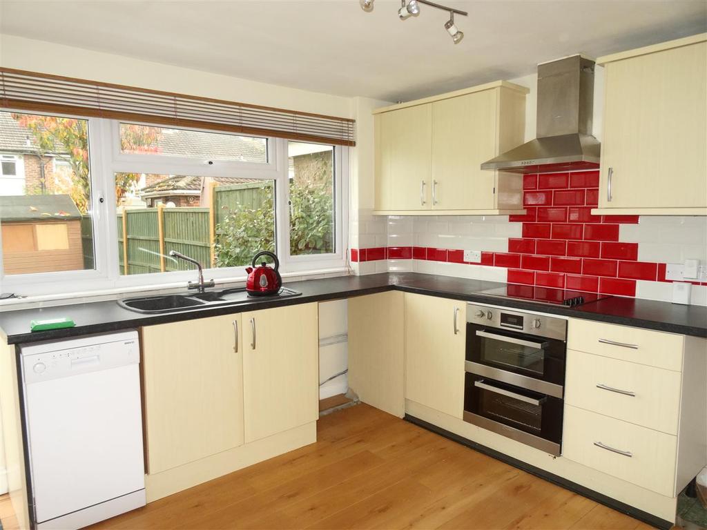 Galmington Road, Taunton 4 bed semidetached house £750 pcm (£173 pw)