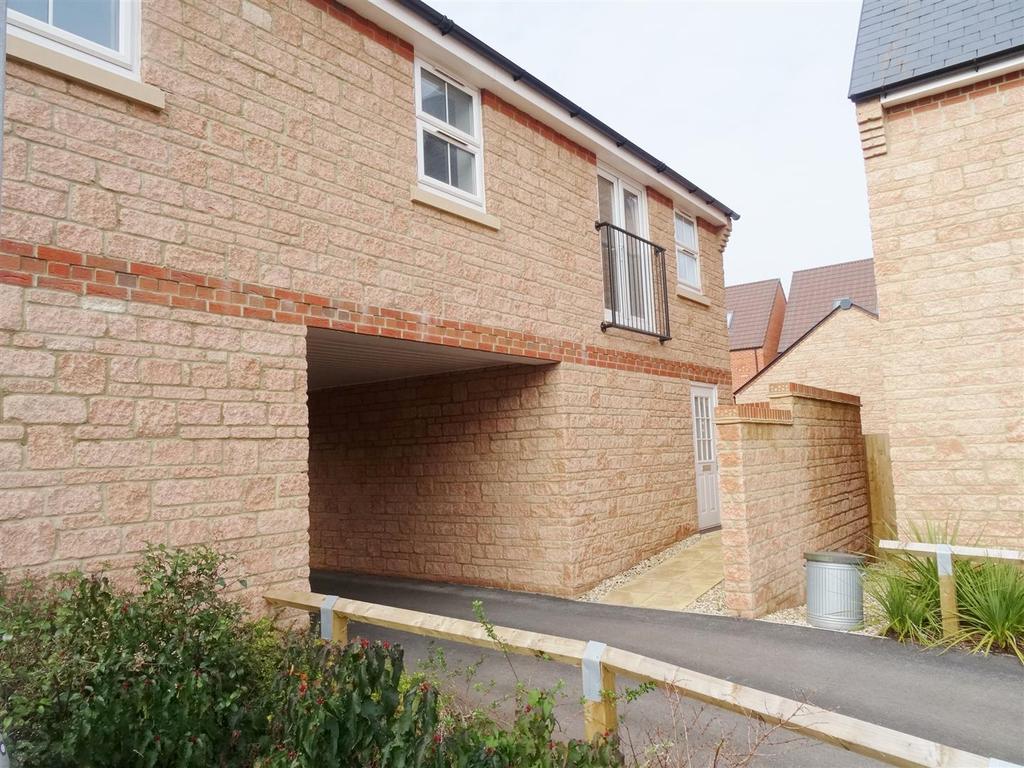 Collett Road, Norton Fitzwarren, Taunton 2 bed apartment £625 pcm (£