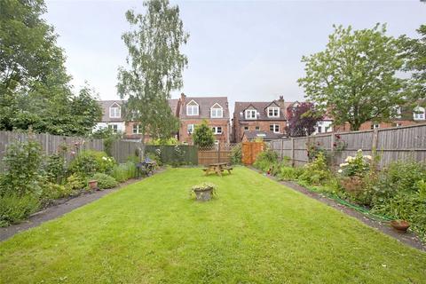3 bedroom flat to rent, Dartmouth Road, Mapesbury, London, NW2