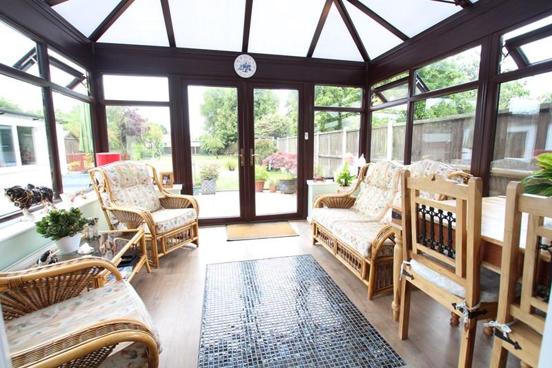 Walton Road, FrintonOnSea 2 bed detached bungalow £339,995
