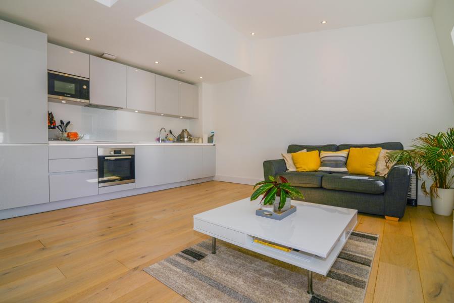 Bardolph Road, Richmond TW9 1 bed apartment £1,400 pcm (£323 pw)