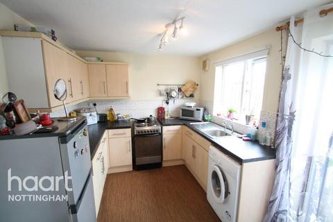 2 bedroom terraced house to rent, Bakers Close, NG7