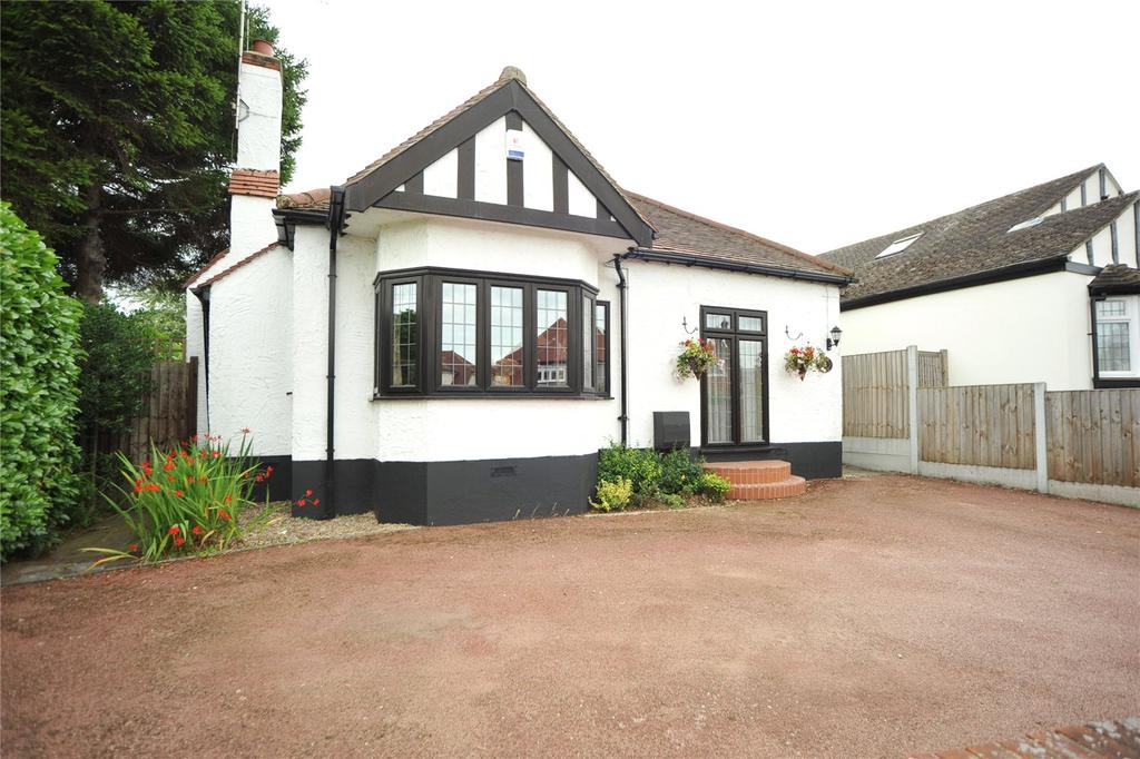 Hunter Avenue, Shenfield, Brentwood, Essex, CM15 3 bed detached