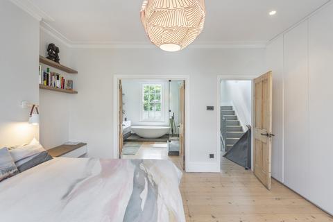 4 bedroom terraced house to rent, Arlington Road, London