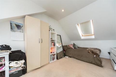 3 bedroom flat to rent - Morrish Road, Brixton Hill