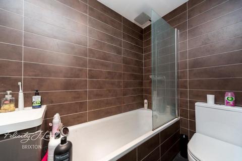 3 bedroom flat to rent, Morrish Road, London