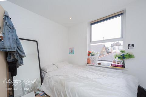 3 bedroom flat to rent, Morrish Road, London