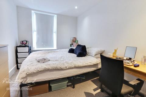 3 bedroom flat to rent, Morrish Road, London