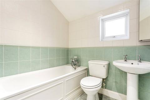 3 bedroom terraced house to rent, Clements Road, London