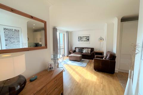 2 bedroom apartment to rent, Merchants Quay, East Street