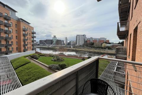 2 bedroom apartment to rent, Merchants Quay, East Street