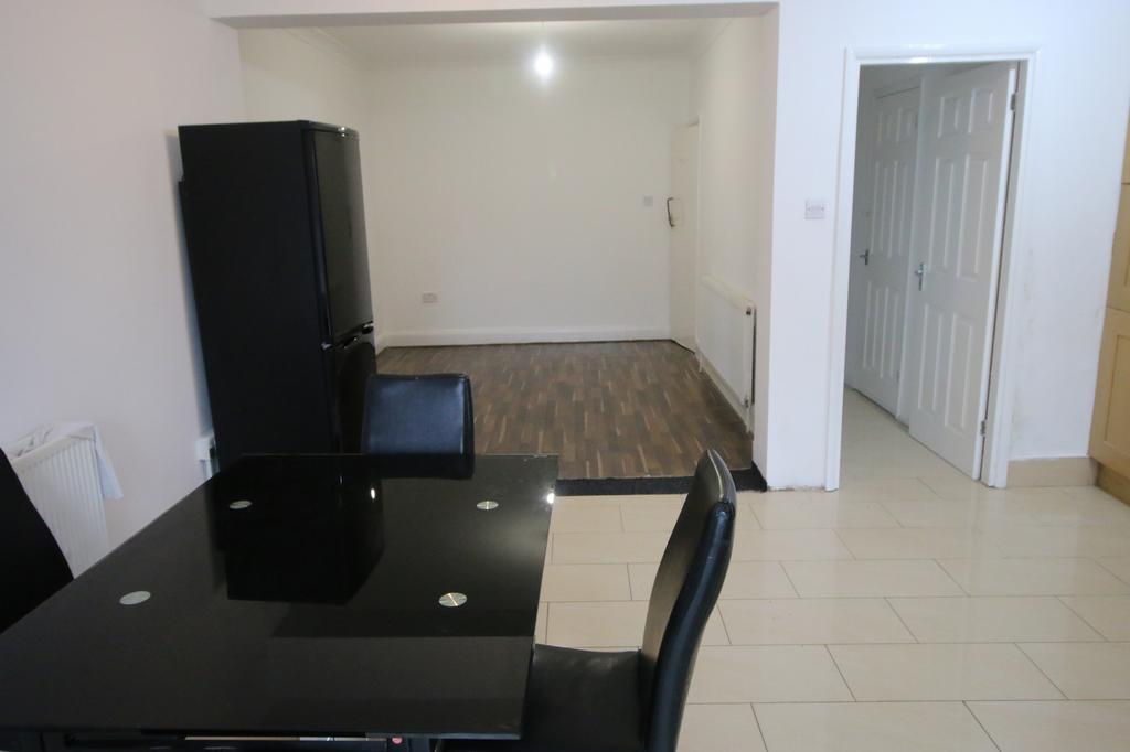 House in HOUNSLOW - View 2