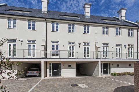 4 bedroom townhouse to rent, St. James Mews, Winchester, SO23
