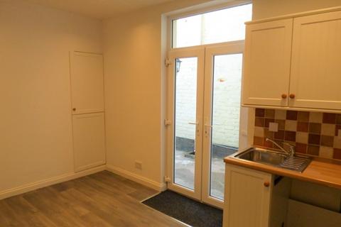 2 bedroom ground floor flat to rent, Exmouth - Two bed ground floor flat