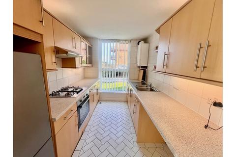 2 bedroom flat to rent, Chalkwell Avenue, Chalkwell, Westcliff-on-Sea