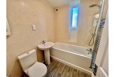 2 bedroom flat to rent, Chalkwell Avenue, Chalkwell, Westcliff-on-Sea