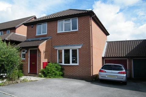 3 bedroom detached house to rent, Broadstone