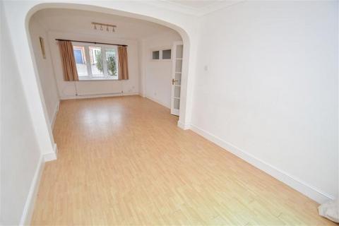 3 bedroom detached house to rent, Broadstone