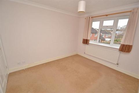 3 bedroom detached house to rent, Broadstone