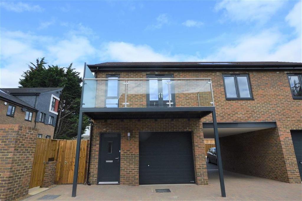 Hythe Crescent, Ashford, Kent 2 bed coach house £800 pcm (£185 pw)