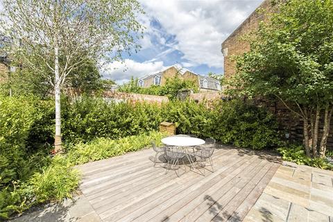 5 bedroom terraced house to rent, Paradise Gardens, London, W6