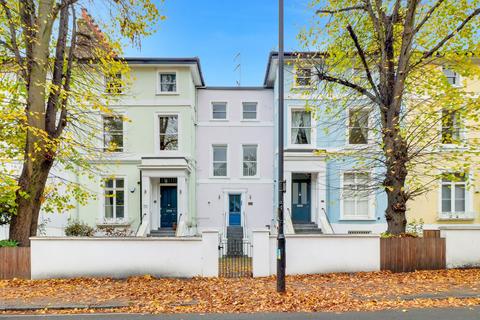 1 bedroom apartment for sale, Adelaide Road, London