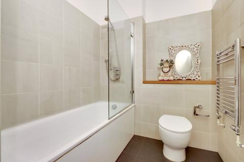 1 bedroom apartment for sale, Adelaide Road, London