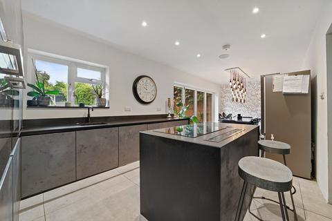 6 bedroom detached house for sale, Tabors Avenue, Chelmsford, Essex