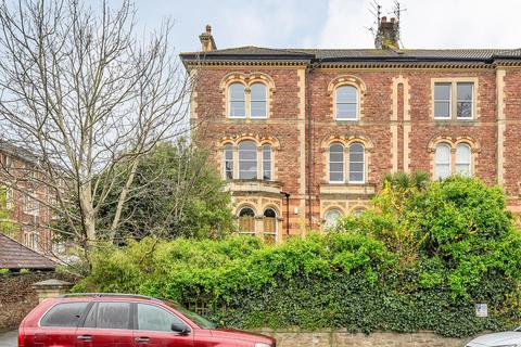2 bedroom flat to rent, Apsley Road, Clifton