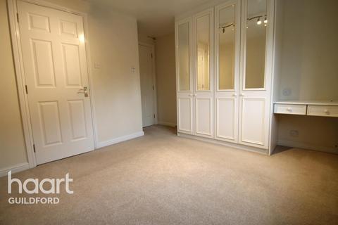 2 bedroom flat to rent, Burnham Gate, Stoke Road