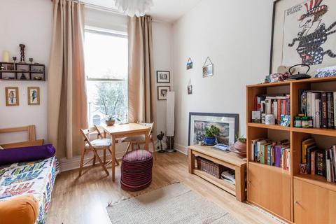 2 bedroom apartment to rent, Pyrland Road, Newington Green, N5