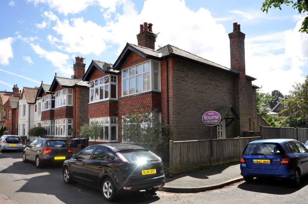 Ormonde Road, Godalming 3 bed semidetached house £1,395 pcm (£322 pw)