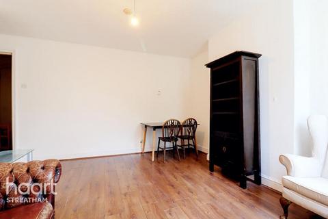 1 bedroom flat to rent, Palace Road, London