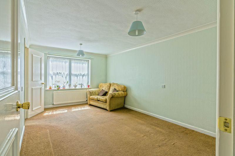 Bulkington Avenue, Worthing 2 bed apartment £190,000