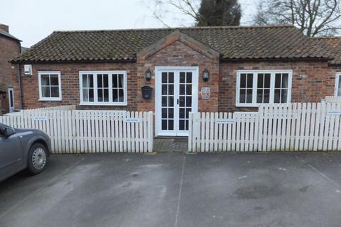 2 bedroom semi-detached bungalow to rent, High Street, Burgh le Marsh