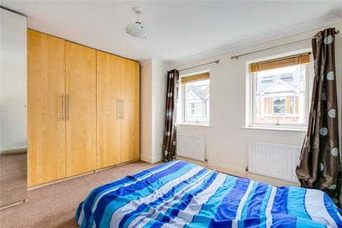 3 bedroom detached house to rent, Avenue Gardens, East Sheen, London