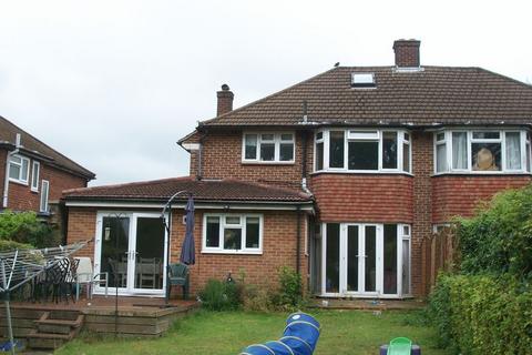 3 bedroom semi-detached house to rent, Riddlesdown