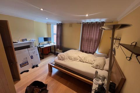 3 bedroom flat to rent, Efe House,  Highbury Grove, London