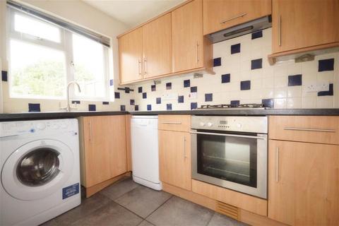 3 bedroom terraced house to rent, Waterside Drive, Chichester, PO19
