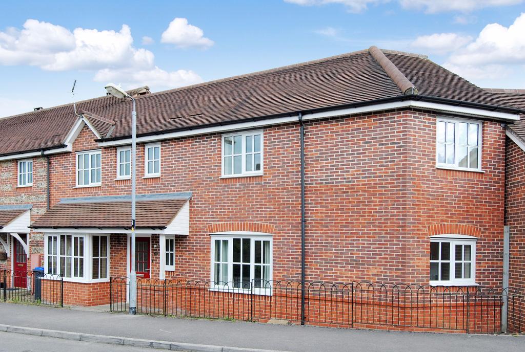 Carpenter Drive, Amesbury, Salisbury, SP4 7WD. 4 bed terraced house £