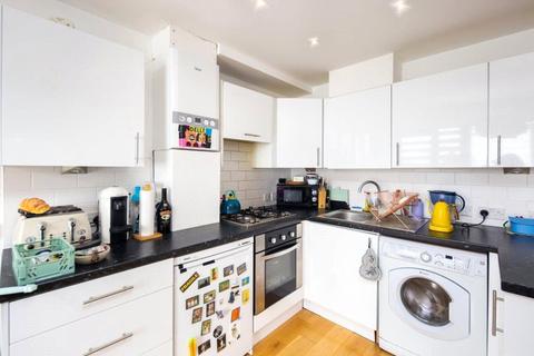 2 bedroom maisonette to rent, Deptford High Street, London, SE8