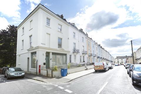 2 bedroom flat to rent, Oakfield Road, Clifton