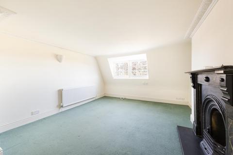 2 bedroom flat to rent, Oakfield Road, Clifton