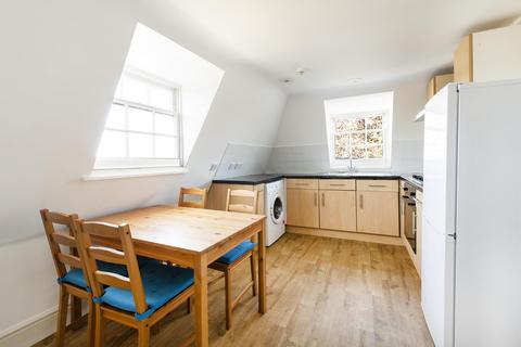 2 bedroom flat to rent, Oakfield Road, Clifton