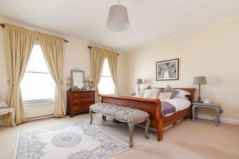 2 bedroom flat to rent, Craven Mews, Clapham Common Northside, SW11