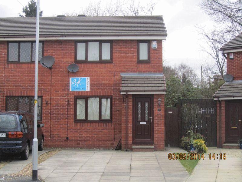 17 Oliver Close, Littleborough OL15 8NH 2 bed semidetached house £