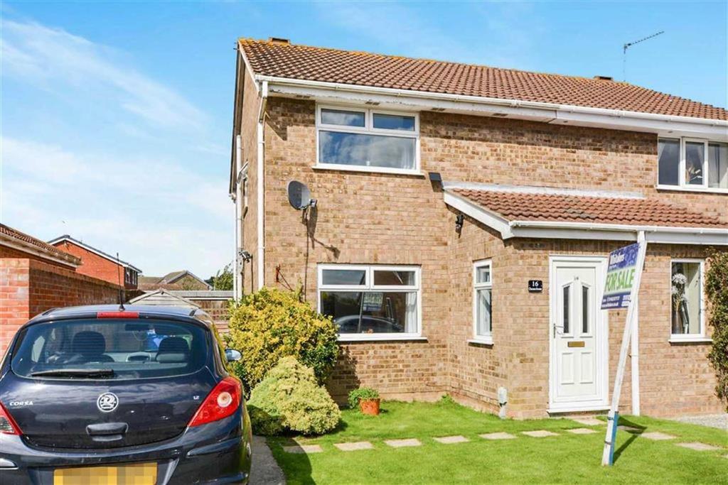 Chestnut Avenue, Thorngumbald, Hull, HU12 3 bed semidetached house £