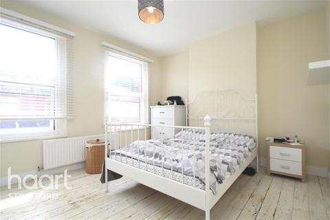 3 bedroom terraced house to rent, Falcon Street, Plaistow, E13